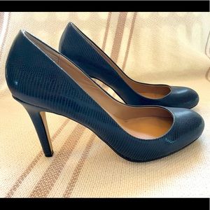 Ann Taylor signature pump midnight navy size 7.5
